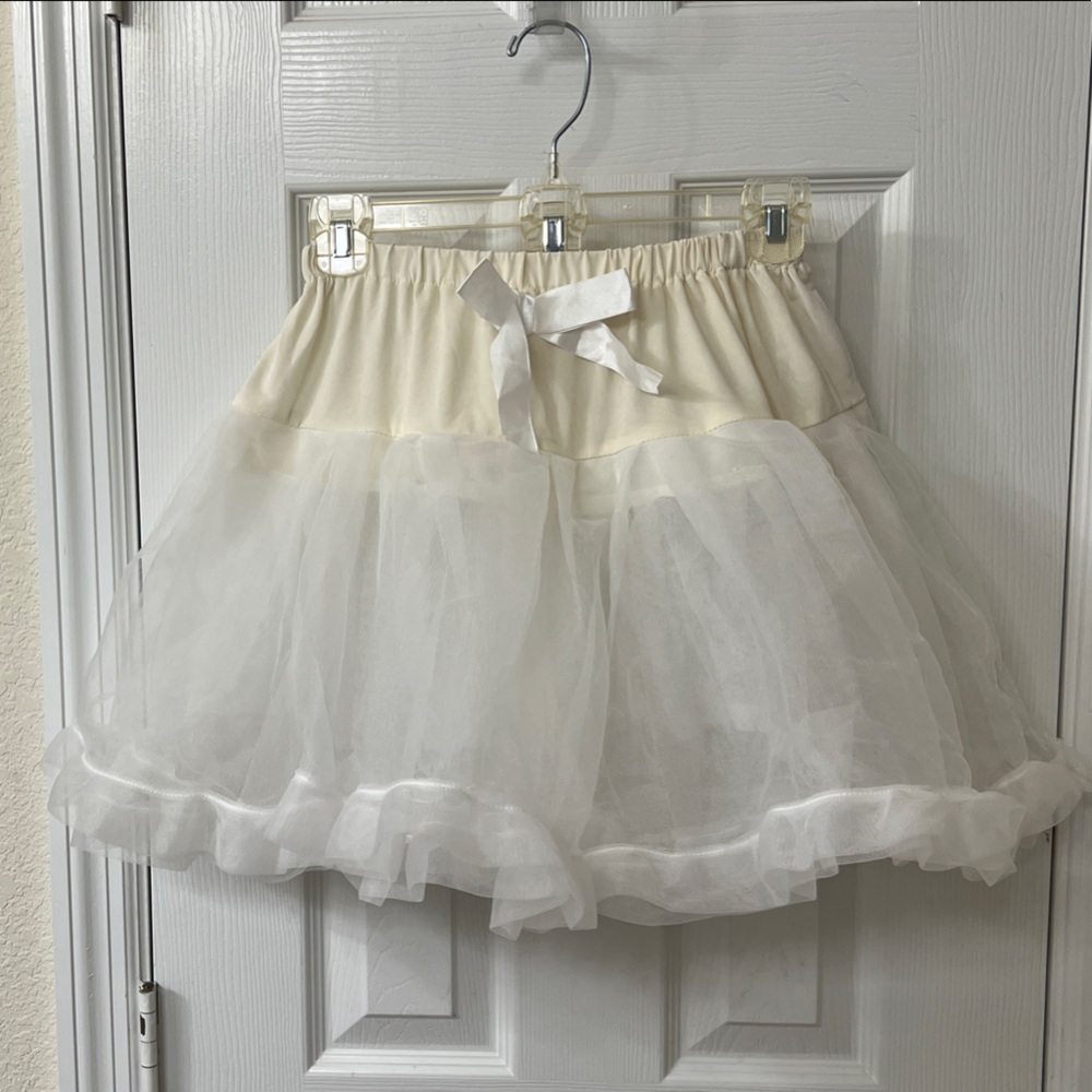 Petticoat White/Cream Tulle Skirt w/elastic waistband and Bow Accent